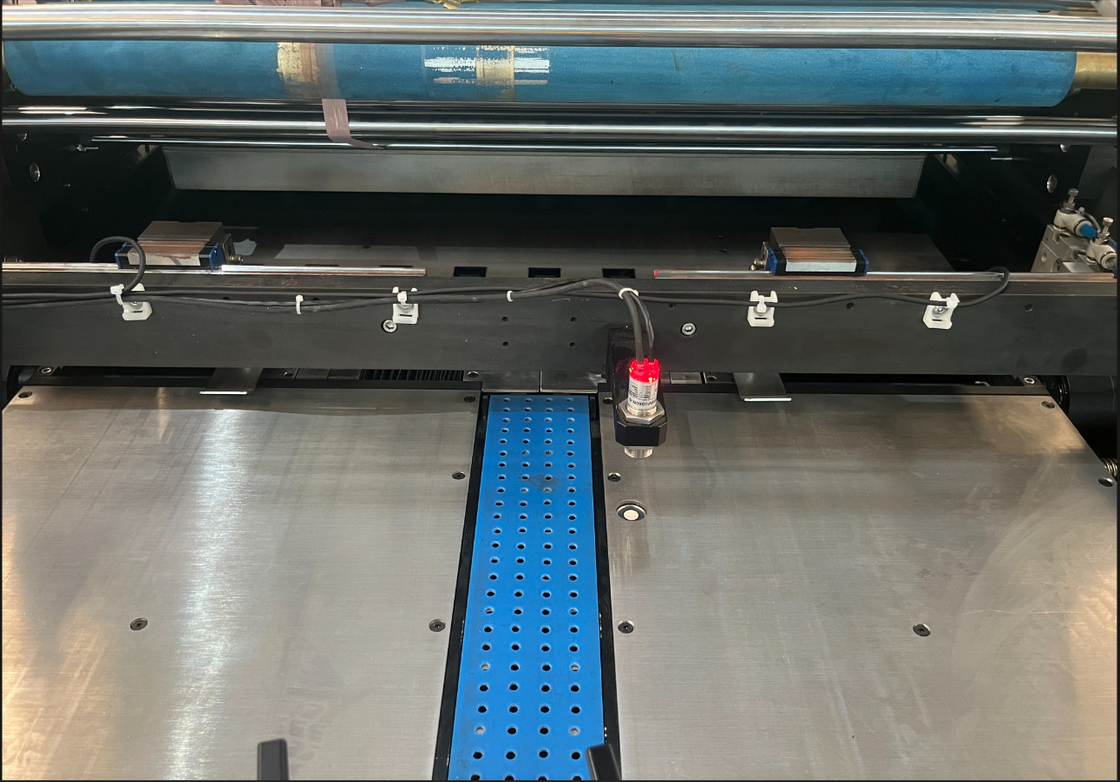 3D Gilding อัตโนมัติ Hot Foli Stamping Machine สําหรับกระดาษบรรจุสินค้าครบวงจร