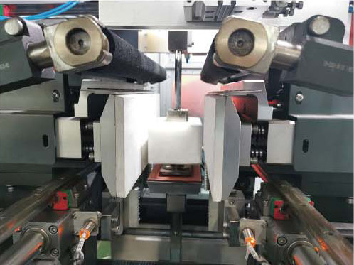 อัตโนมัติ Double Head ความเร็วสูงกล่องกระดาษกล่อง Forming Machine สําหรับกล่องแข็ง