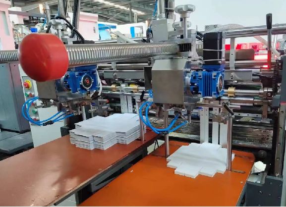 เครื่องทํากล่องแข็งแบบอัตโนมัติความเร็วสูง 50-70pcs/min