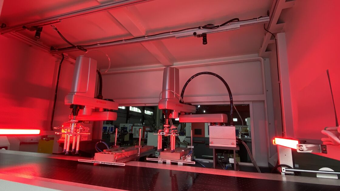 เครื่องทำกล่องแข็งแบบป้อนคู่ขึ้นรูปคู่ ความเร็วสูง แม่นยำสูง ควบคุมด้วยเซอร์โวเต็มรูปแบบ