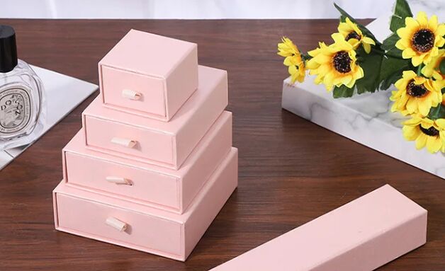 LY-450 เครื่องใส่เทปครึ่งอัตโนมัติ กล่องพรีเมี่ยม กล่องบรรจุกล่องแข็งกล่องแขน