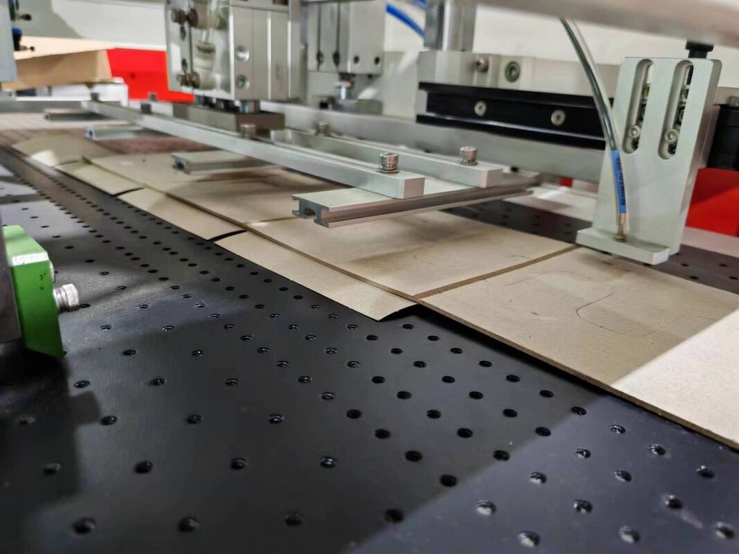 ระบบการผลิตกล่องกล่องแบบดราเวอร์ความเร็วสูง 20-30pcs / min เหมาะสําหรับกล่องไวน์กล่องท่อ