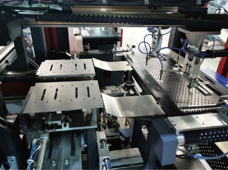 ระบบการผลิตกล่องกล่องแบบดราเวอร์ความเร็วสูง 20-30pcs / min เหมาะสําหรับกล่องไวน์กล่องท่อ