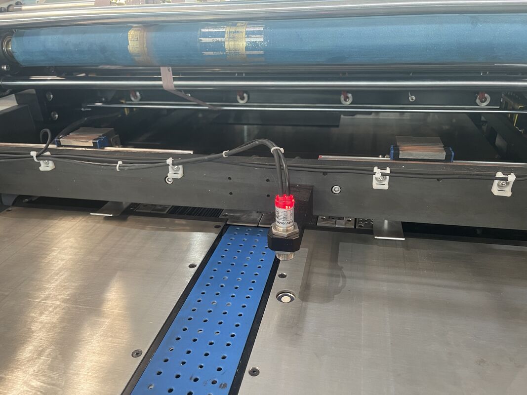 LY-720TJ 3D Gilding อัตโนมัติ Hot Foil Stamping Machine สําหรับกระดาษบรรจุสินค้าครบวงจร