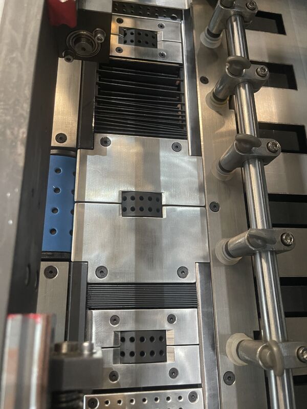 อัตโนมัติ Hot Foli Stamping Machine สําหรับกระดาษบรรจุภัณฑ์ครบวงจร, การตราสี