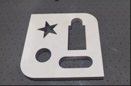 เครื่องตัดวัสดุไม่ใช้โลหะแบบยืดหยุ่น LY-RK03-1113 ความหนาตัด 50 มม. และความแม่นยำ ±0.05 มม.