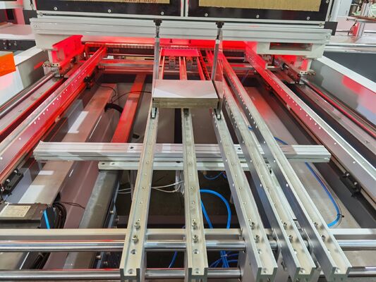 เครื่องตั้งตําแหน่งอัตโนมัติ ความเร็ว 35-45pcs ต่อนาที ออกแบบสําหรับการผลิต