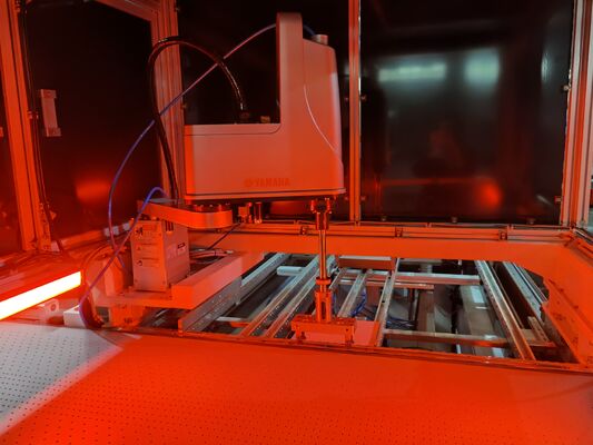 PLC ด้วยอินเตอร์เฟซจอสัมผัส เครื่องตั้งตําแหน่งอัตโนมัติ ความเร็วการผลิตอัตโนมัติ 35-45pcsmin